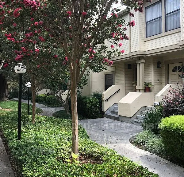 967 La Mesa Ter #D — Photo 1
