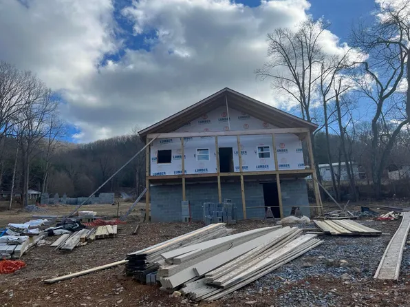 108 Hilltop View Rd, Erwin, TN 37650
