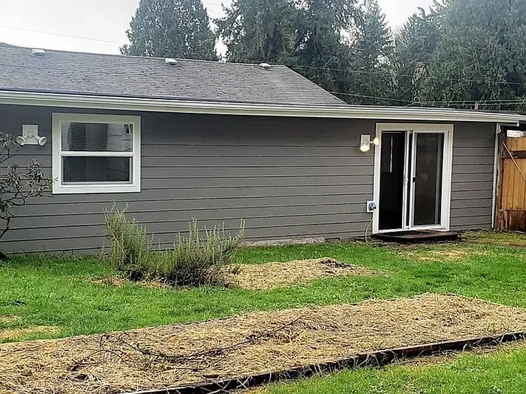 2514 NE Barnett St — Photo 17