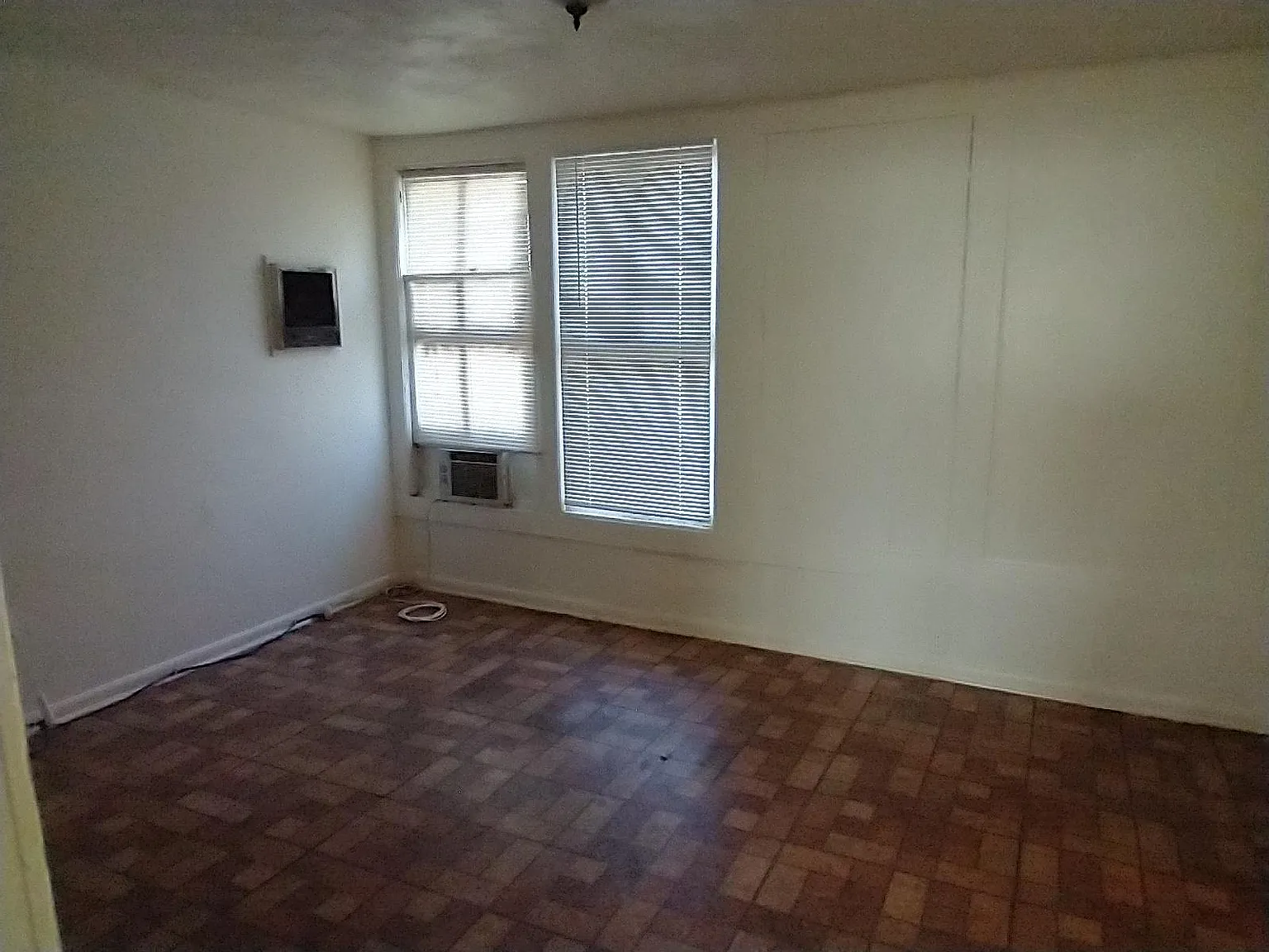 2747 W Green St — Photo 3