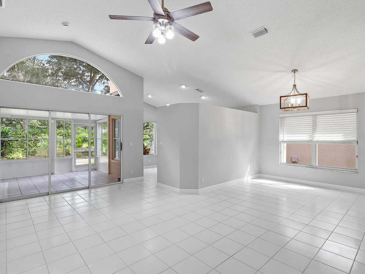 3 bed, 2.0 bath, 1451 sqft, $2,975 — Photo 4
