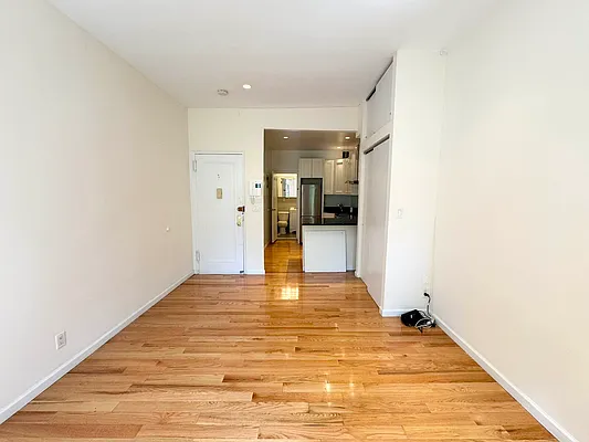 Rented by AZ REALTY NYC LLC | media 2