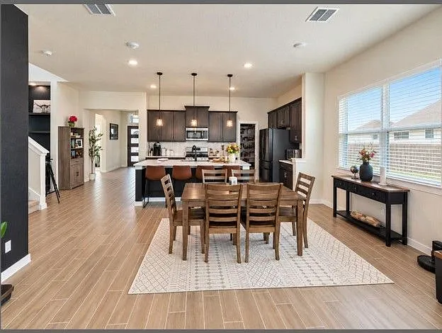 4 bed, 3.0 bath, 2486 sqft, $2,485 — Photo 2