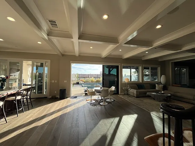 4 bed, 4.5 bath, 3773 sqft, $15,000 — Photo 4