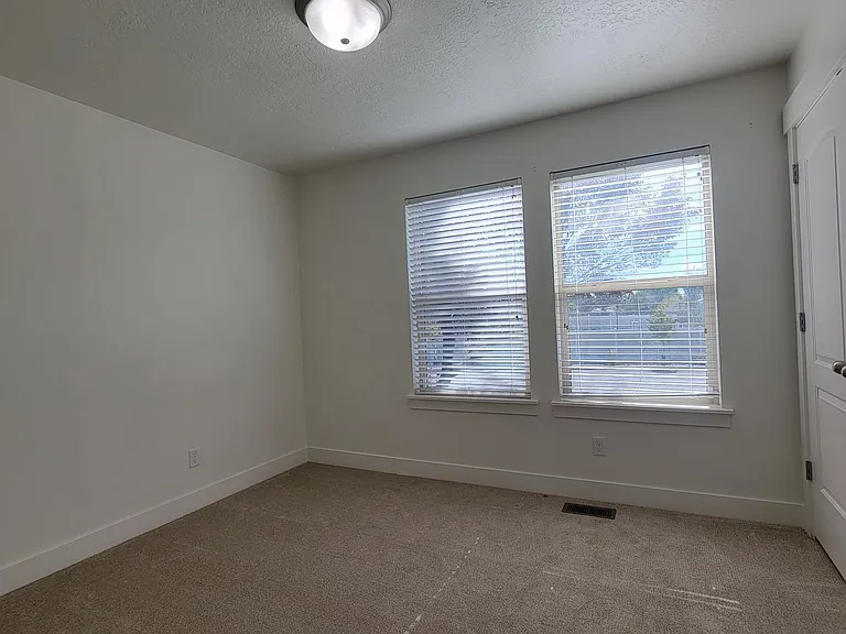 1652 W Brooke St — Photo 26