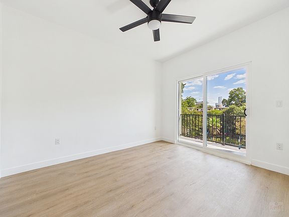3rd image of 704 W 21st St APT 303