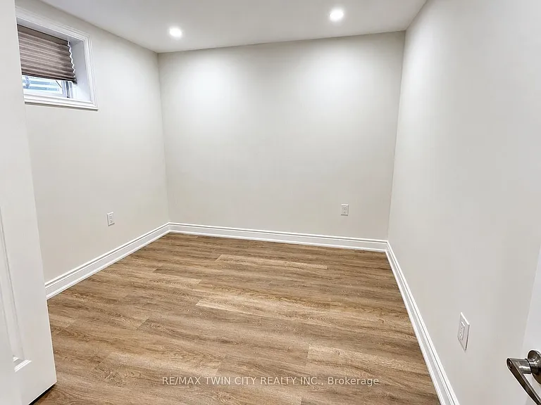 423 Tealby Cres #BASEMENT — Photo 7