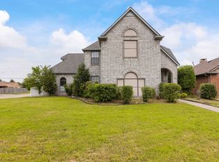 305 Hunters Creek Dr, Mesquite, TX