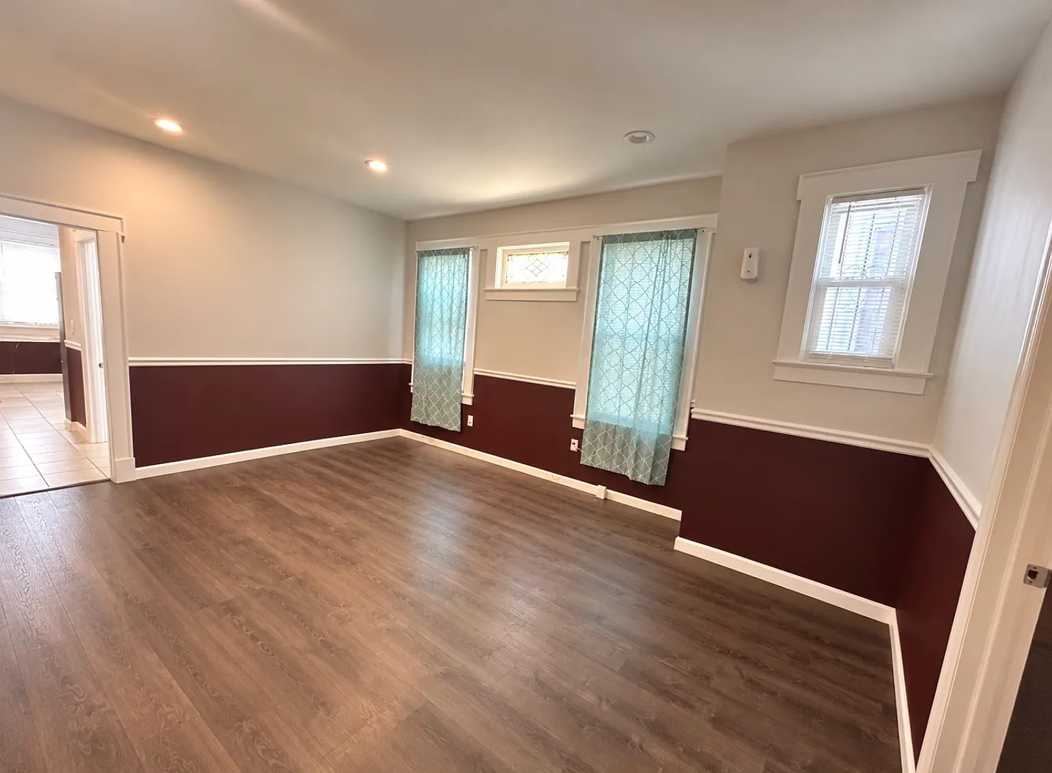 3 bed, 1020 sqft, $2,350 — Photo 1