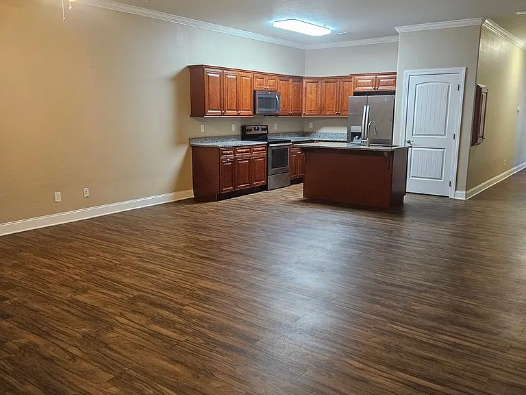 4419 Legends Way — Photo 4