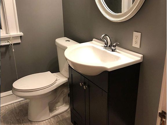 Bathroom (Newly remodeled)