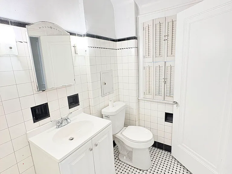 4450 Commonwealth Ave — Photo 25