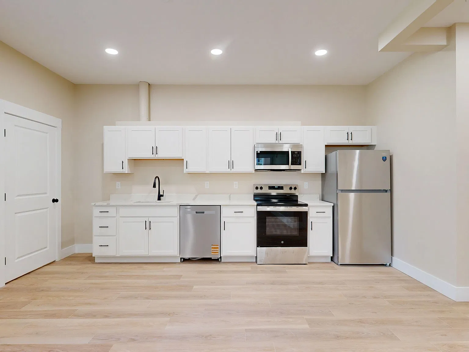 80 Lake St — Photo 3