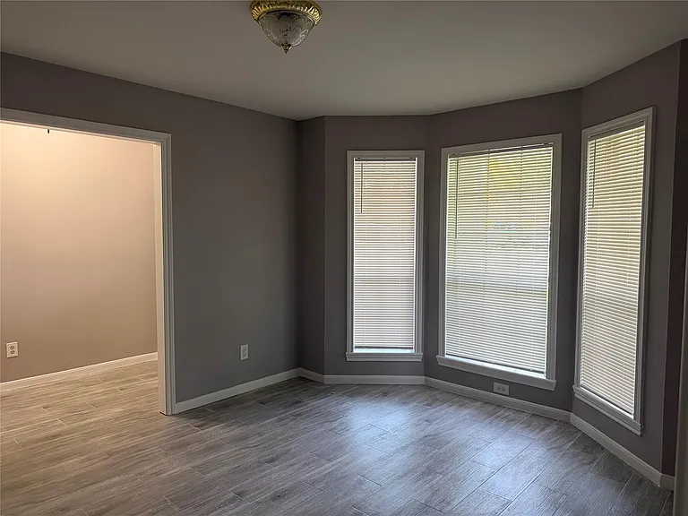 3815 Avenue R — Photo 6