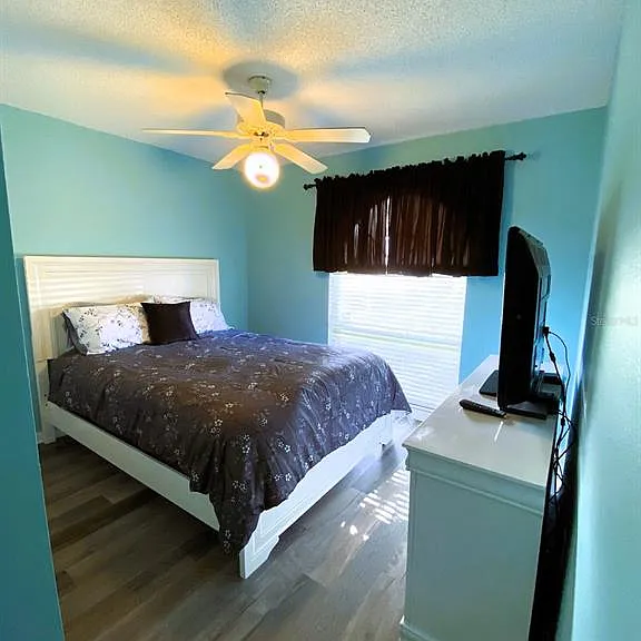 111 Lindale St — Photo 15