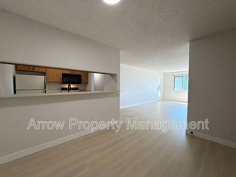 2334 N 44th St #19 — Photo 2