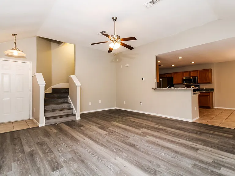 809 Pace Dr — Photo 5