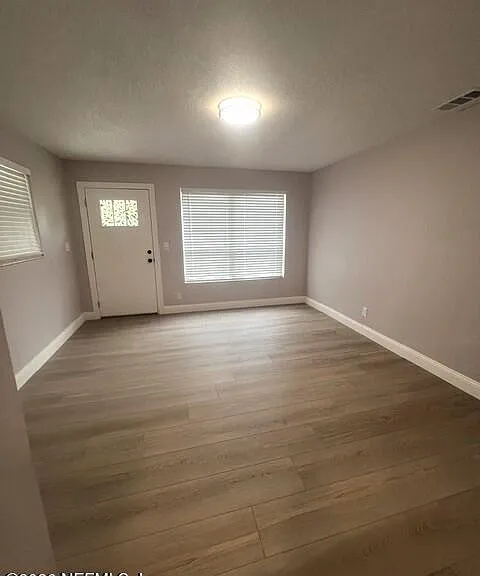 9206 Greenleaf Rd — Photo 3