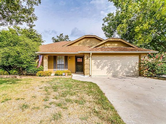 2nd image of 105 Shady Oaks Dr