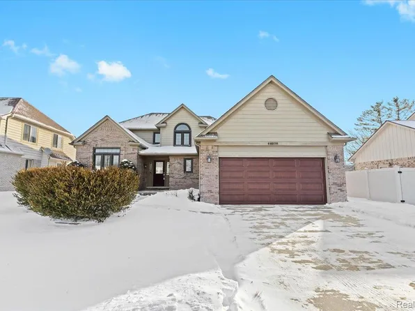 44808 Rivergate Dr, Clinton Township, MI 48038