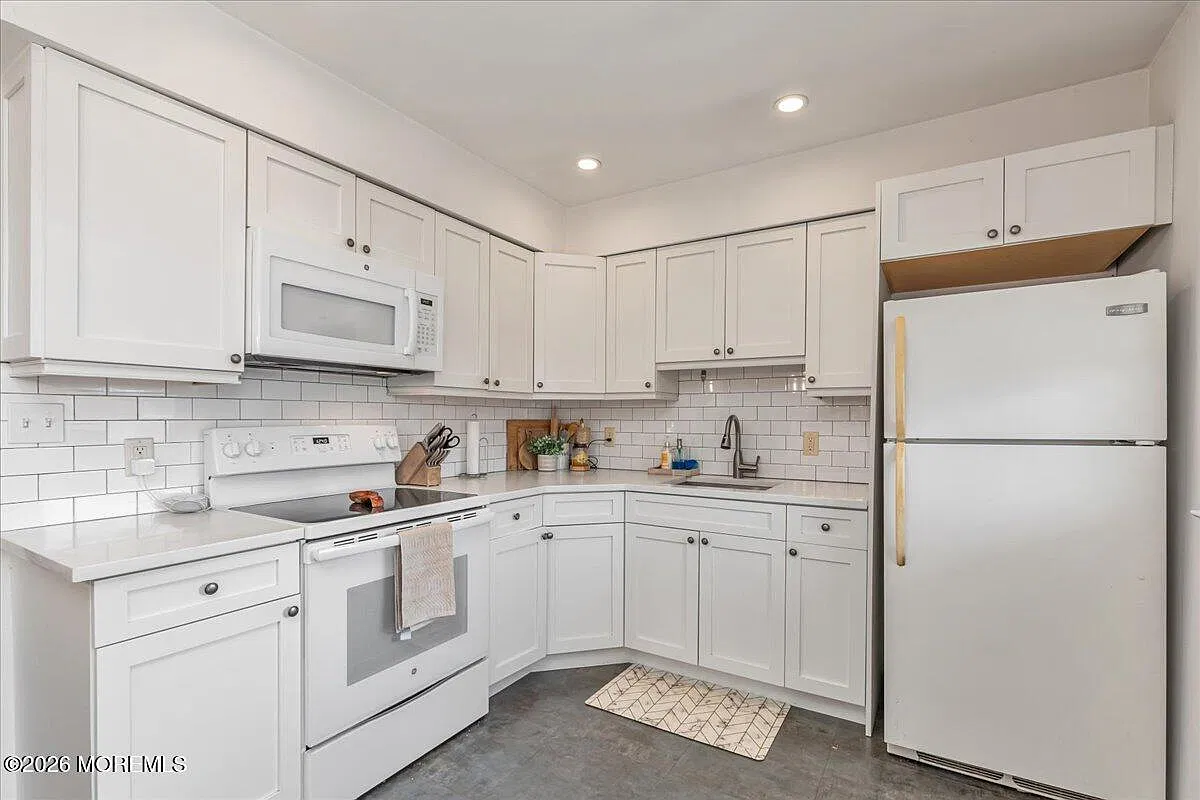 2 bed, 12506 sqft, $3,100 — Photo 3