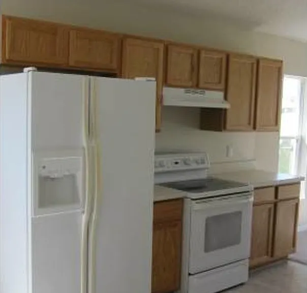 558 Brayton Ln — Photo 2