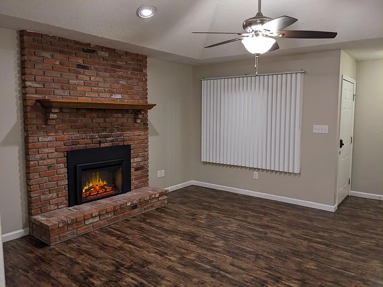 528 E Redwood St — Photo 2