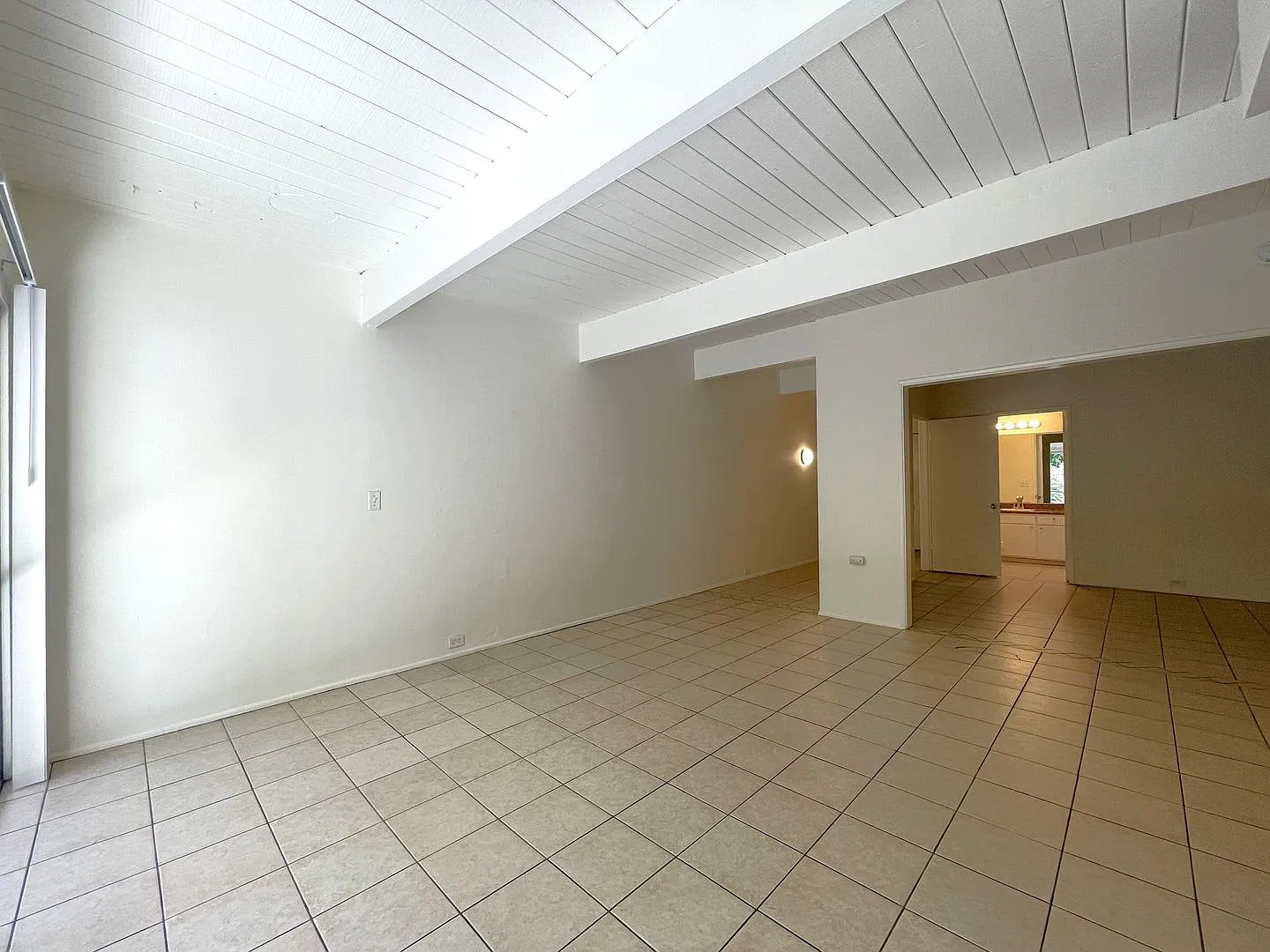 Available Now!! Studio 1 Bathroom Palm Springs Apartment With Enclosed Patio — Photo 3