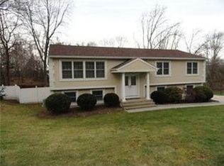 21 Cragmere Rd, Suffern, NY 10901