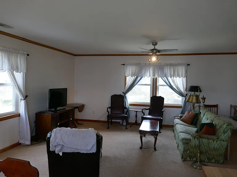 220 Riverview Ave — Photo 11