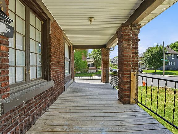 3rd image of 996 Wilson Ave