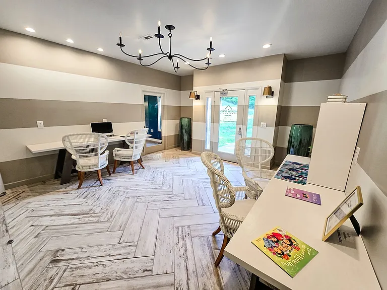 Country Shores Apartments — Photo 37