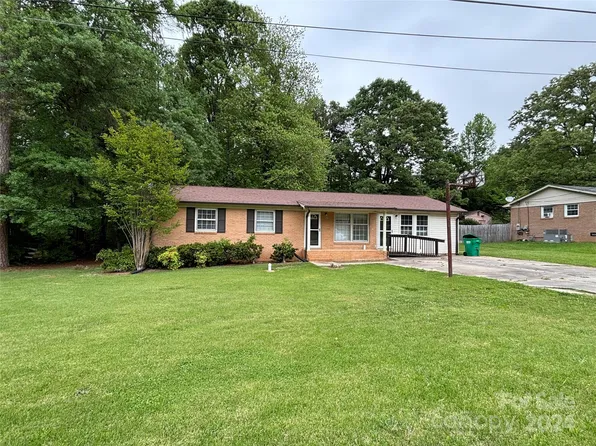 509 E Iowa Ave, Bessemer City, NC 28016