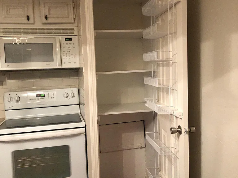 Kitchen pantry