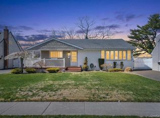 18 Seitz Drive, Bethpage, NY 11714