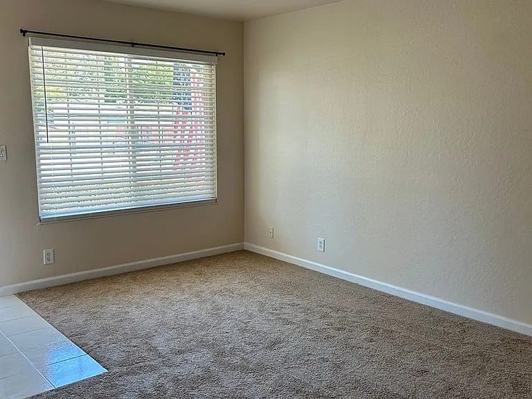 341 E Alaska Ave — Photo 4