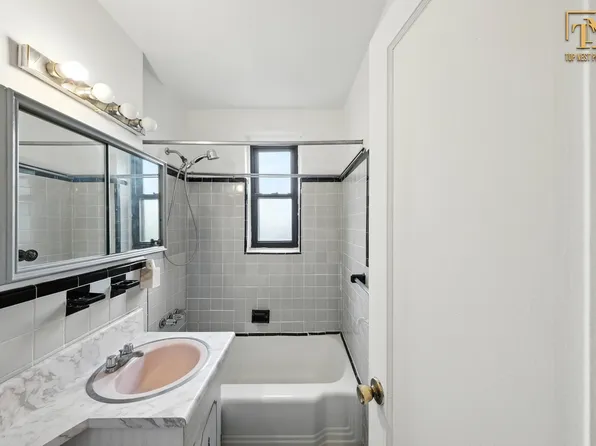 2251 Knapp Street image 6 of 11