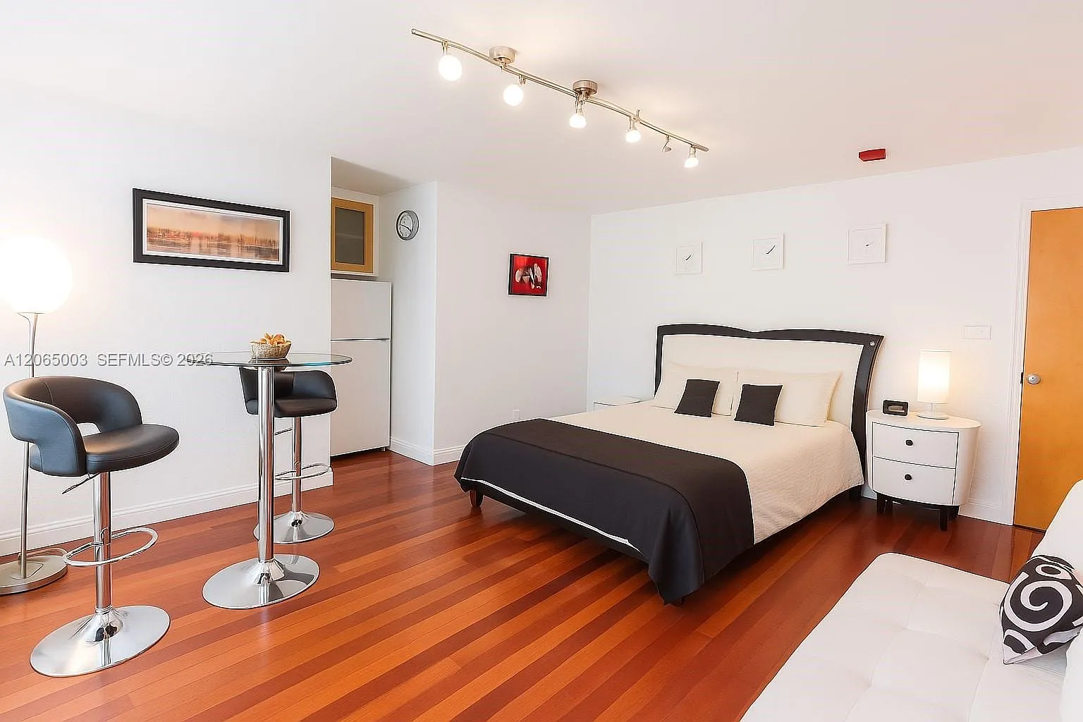 South Beach Hudson Condo — Photo 1