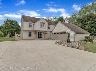 1505 Bentbrook Cir, Lansing, MI 48917