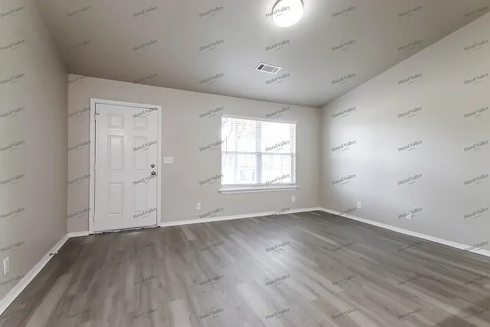 3 bed, 2.0 bath, 1128 sqft, $1,675 — Photo 3