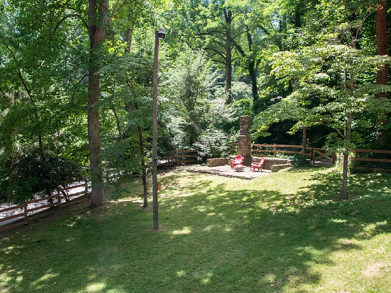 117 Lake Dr — Photo 5