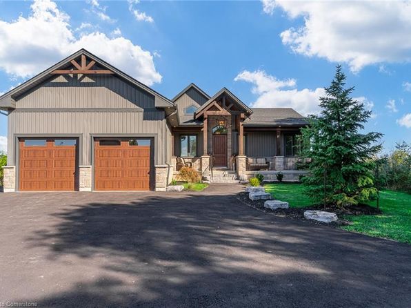 365 Mud St E, Hamilton, ON L8J 3B5