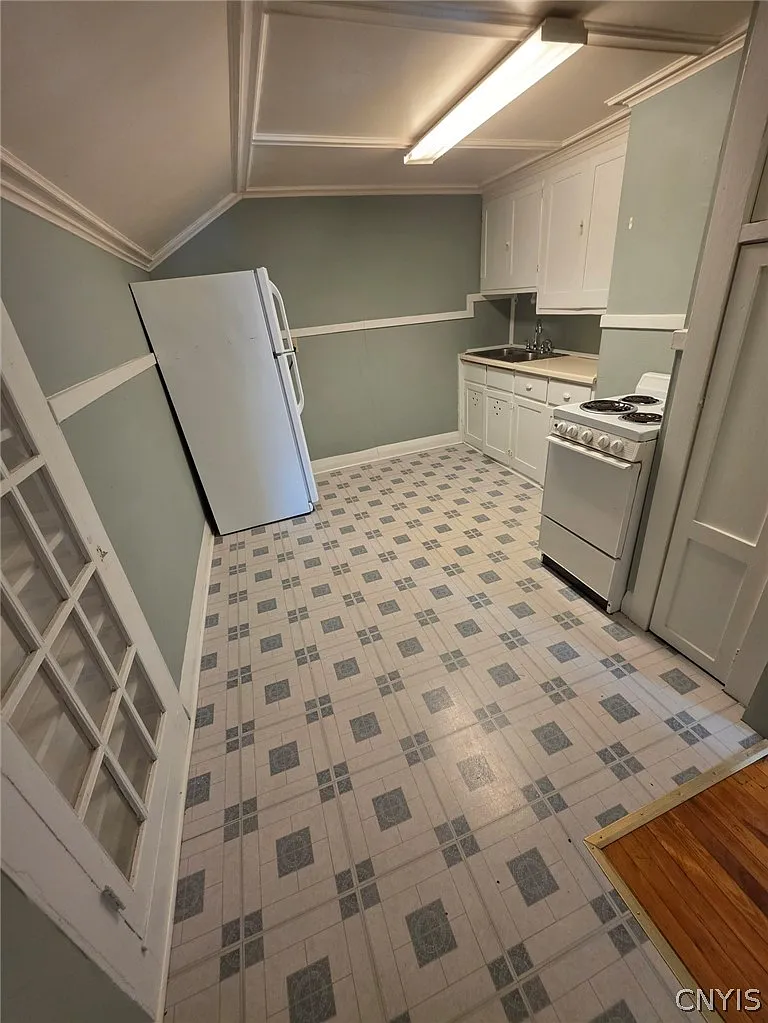 1 bed, 1.0 bath, 5640 sqft, $1,100 — Photo 2