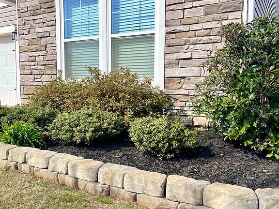 3rd image of 105 Viewmont Dr