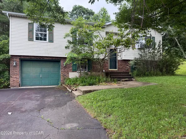 89 Valley View Dr, Mountain Top, PA 18707
