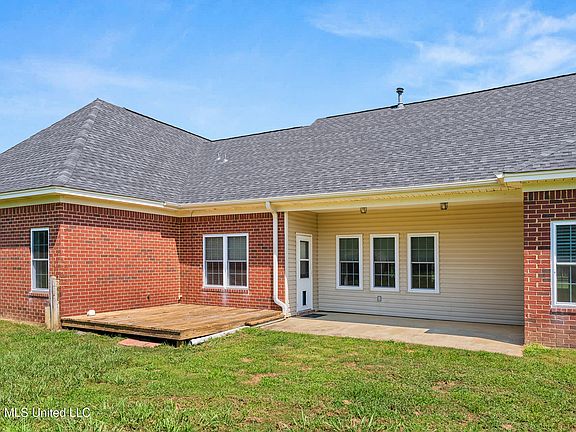 5th image of 228 Golden Pond Dr