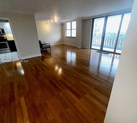 5th image of 625 Biltmore Way APT 807