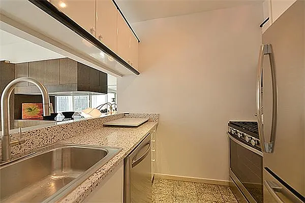 Sold by Domus Realty | media 8