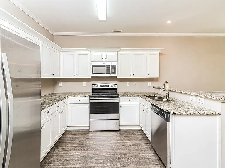 542 Fieldcrest Dr — Photo 11