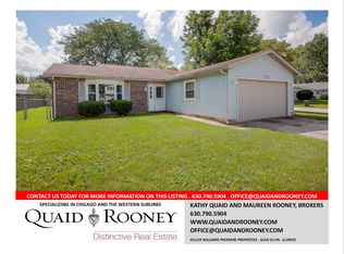 178 Park Hill Trl, Carol Stream, IL 60188